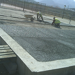 Construcción de pista de padel, desde la nivelación hasta el acabado final